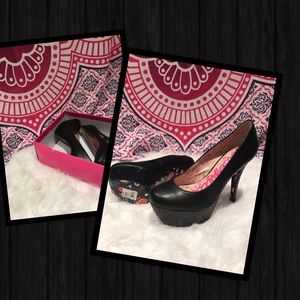 Brand new Betsy Johnson heels!! Size 8❤️